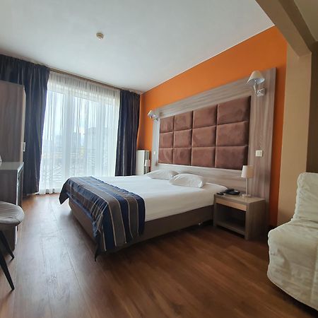 Hotel Midi-Zuid Saint-Gilles Екстериор снимка