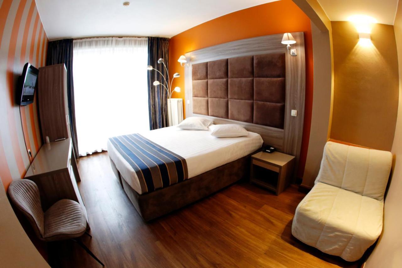 Hotel Midi-Zuid Saint-Gilles Екстериор снимка