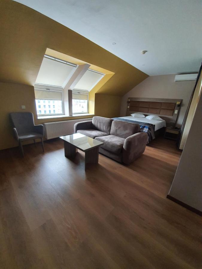 Hotel Midi-Zuid Saint-Gilles Екстериор снимка