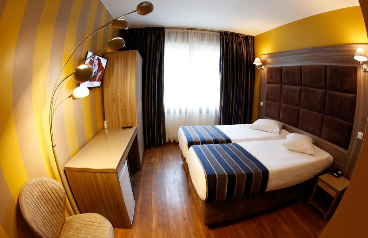 Hotel Midi-Zuid Saint-Gilles Екстериор снимка
