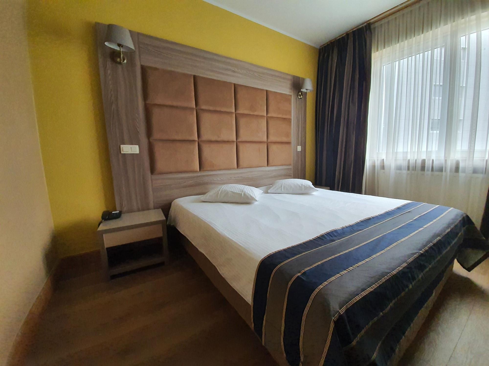 Hotel Midi-Zuid Saint-Gilles Екстериор снимка