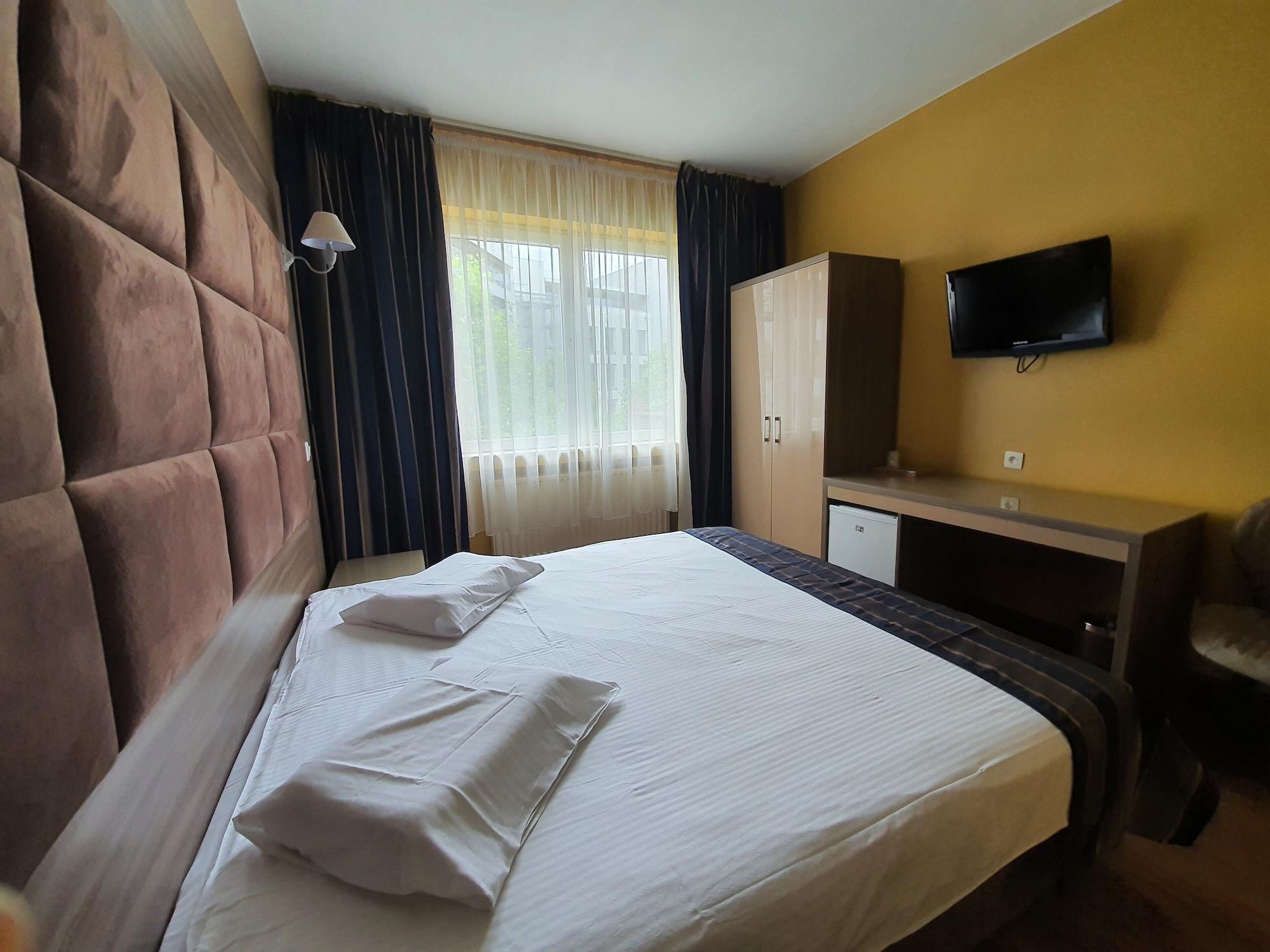 Hotel Midi-Zuid Saint-Gilles Екстериор снимка