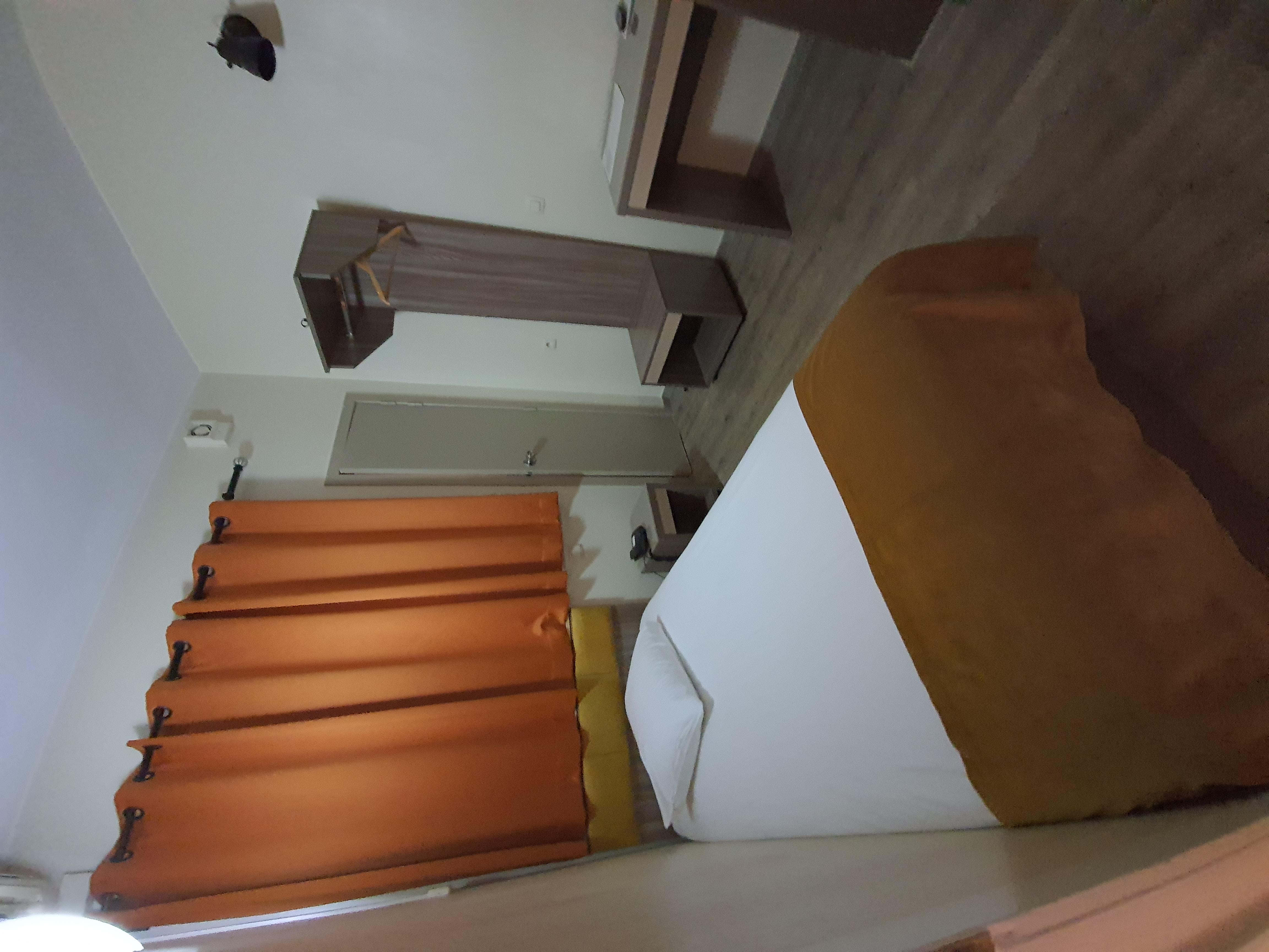 Hotel Midi-Zuid Saint-Gilles Екстериор снимка