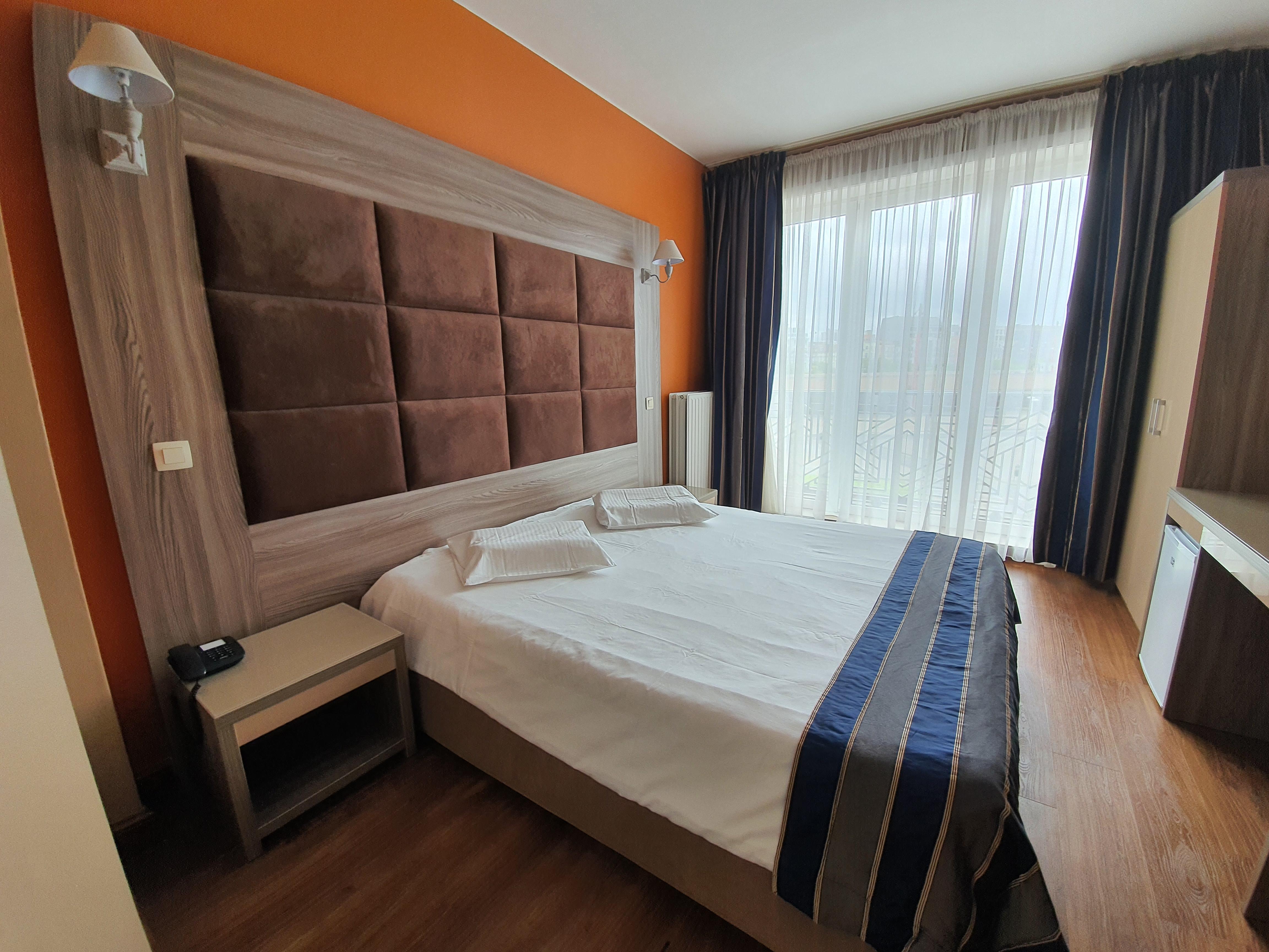 Hotel Midi-Zuid Saint-Gilles Екстериор снимка