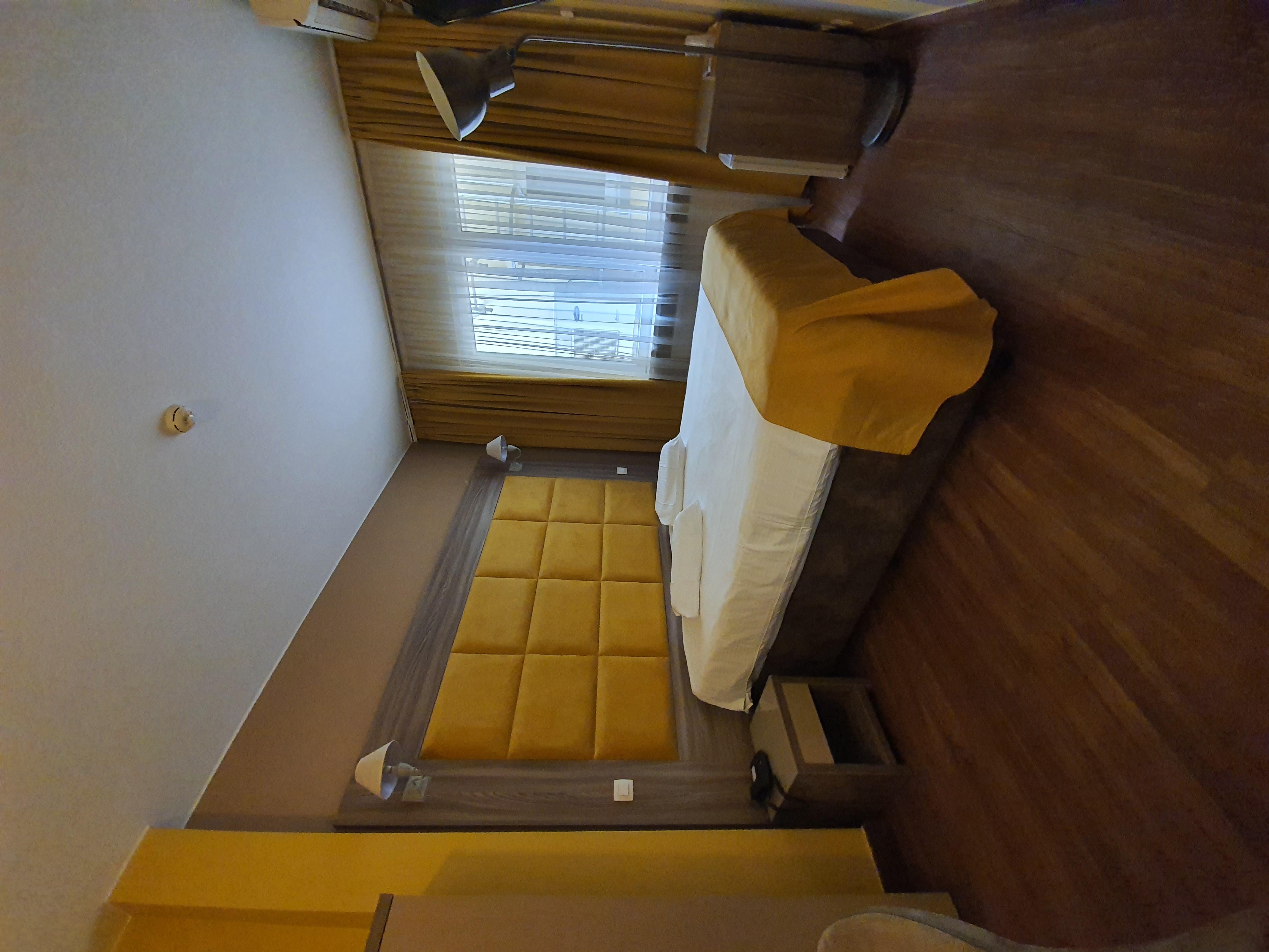 Hotel Midi-Zuid Saint-Gilles Екстериор снимка