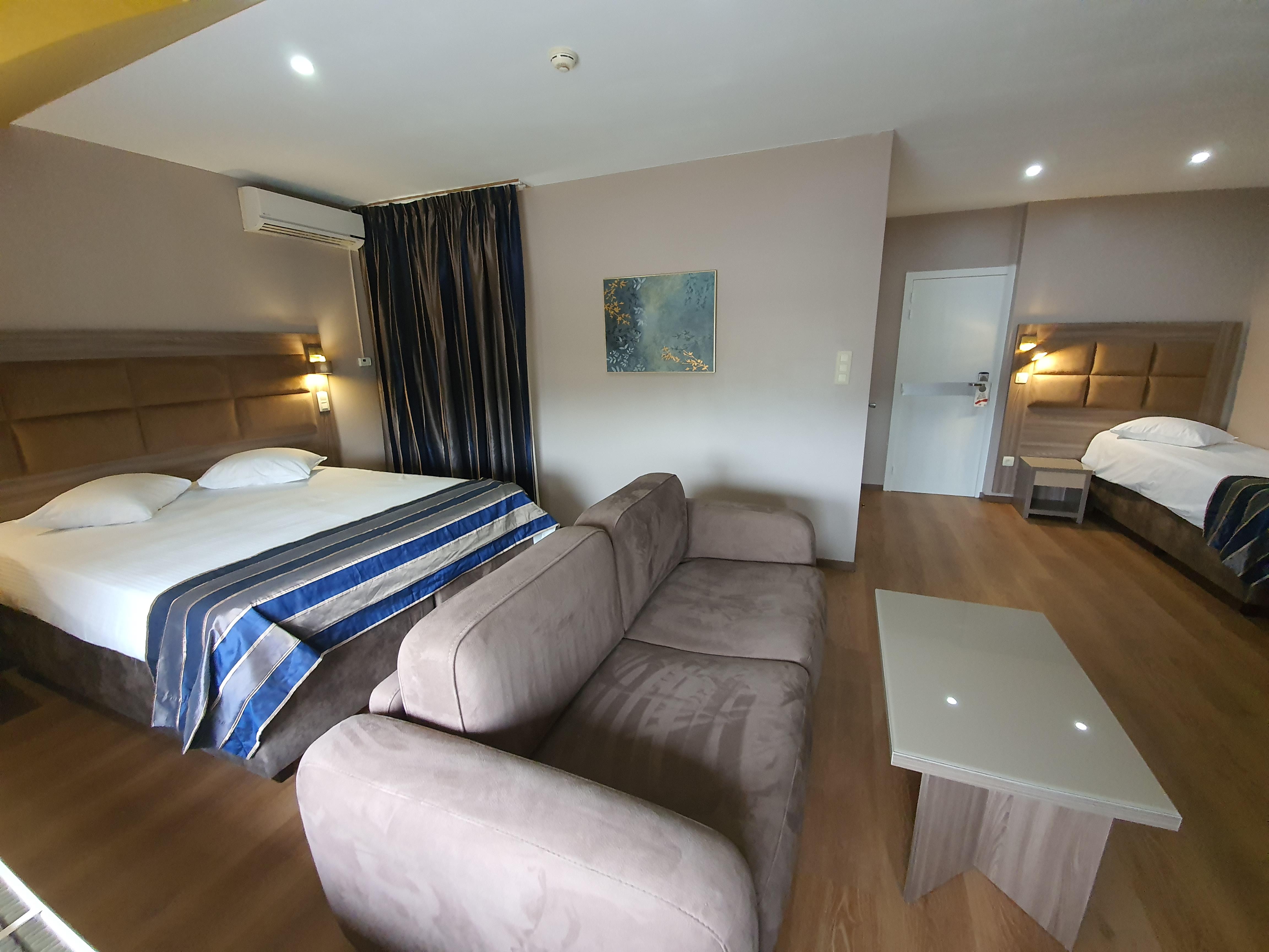 Hotel Midi-Zuid Saint-Gilles Екстериор снимка