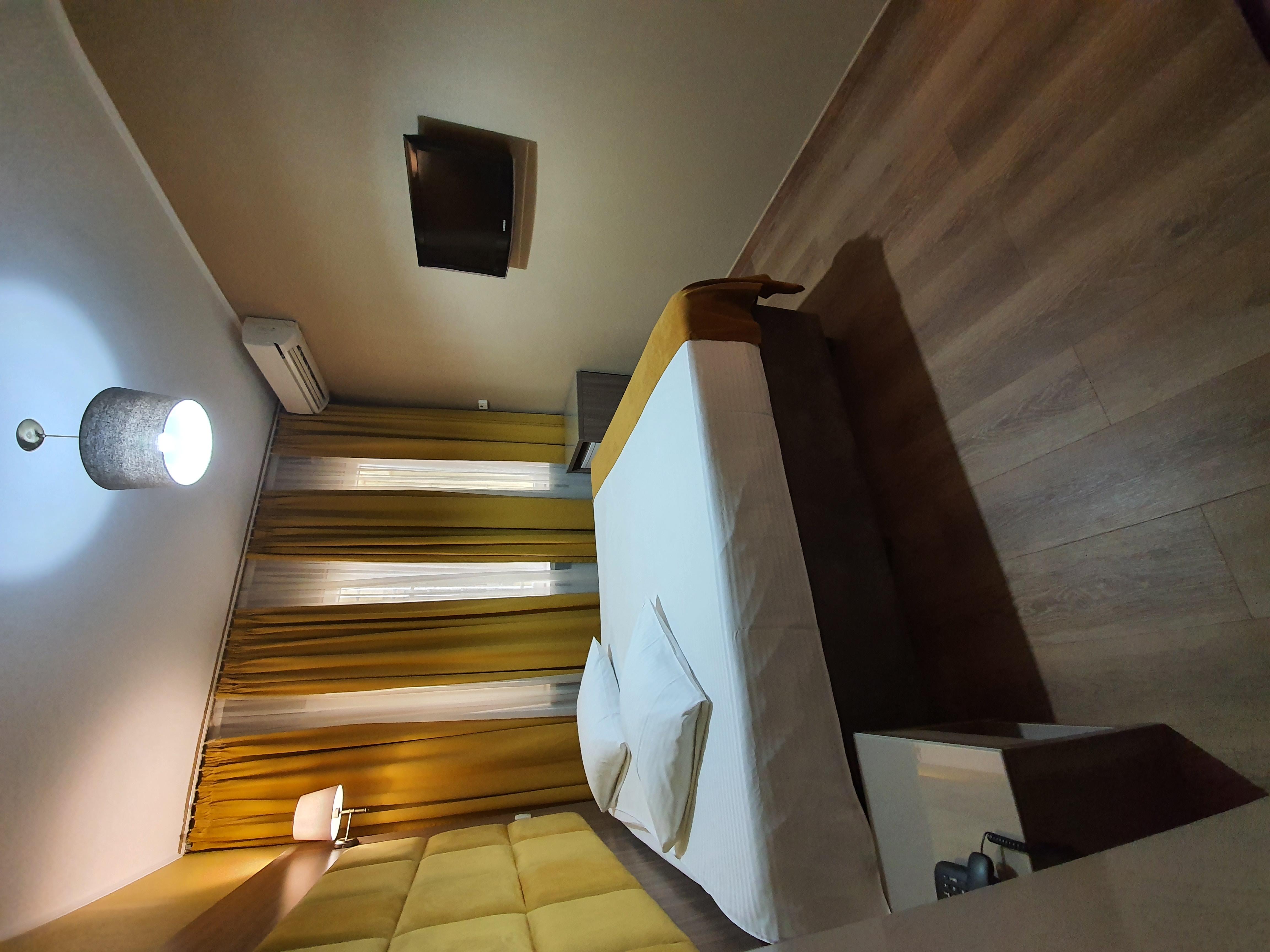 Hotel Midi-Zuid Saint-Gilles Екстериор снимка