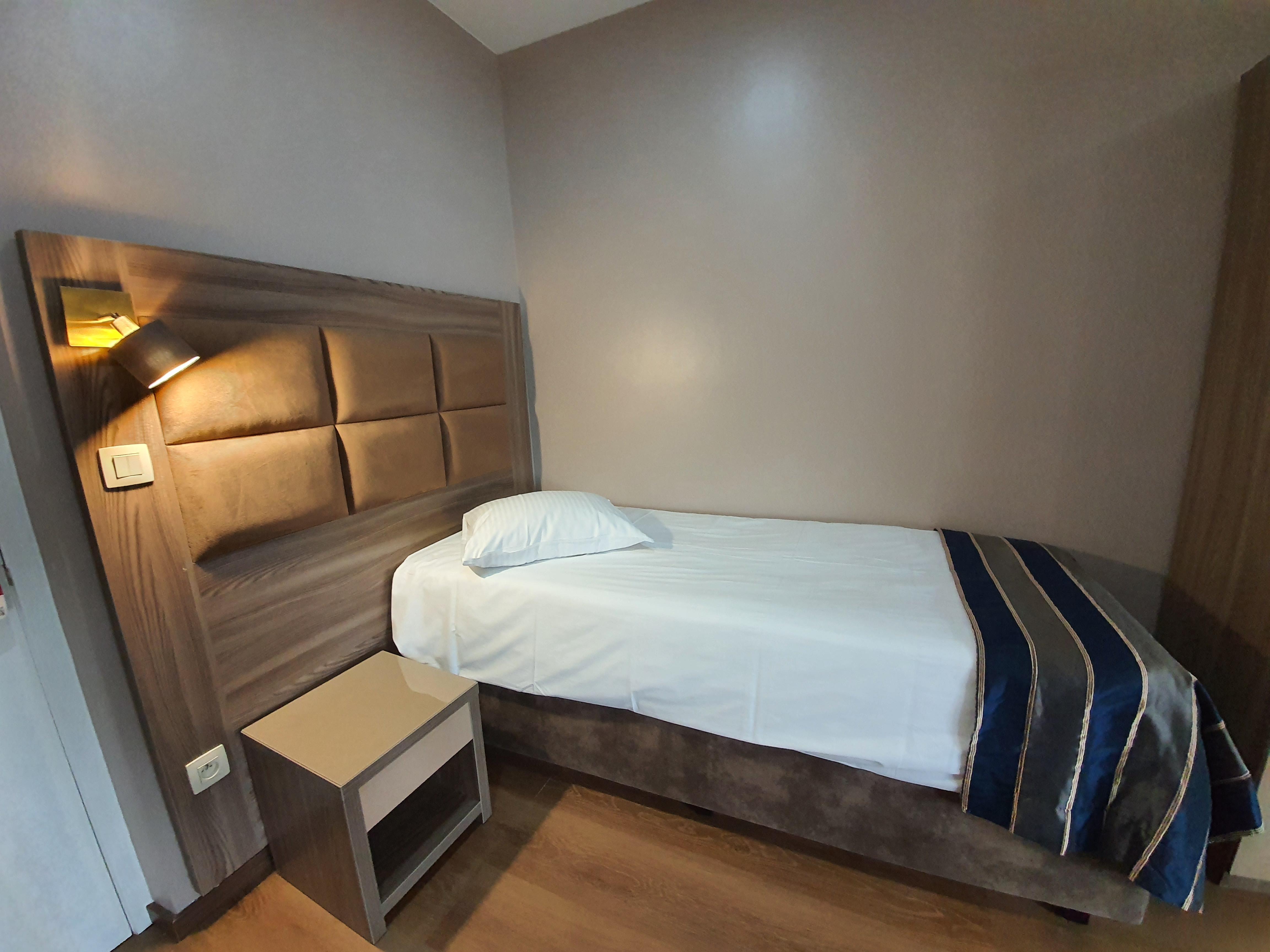 Hotel Midi-Zuid Saint-Gilles Екстериор снимка