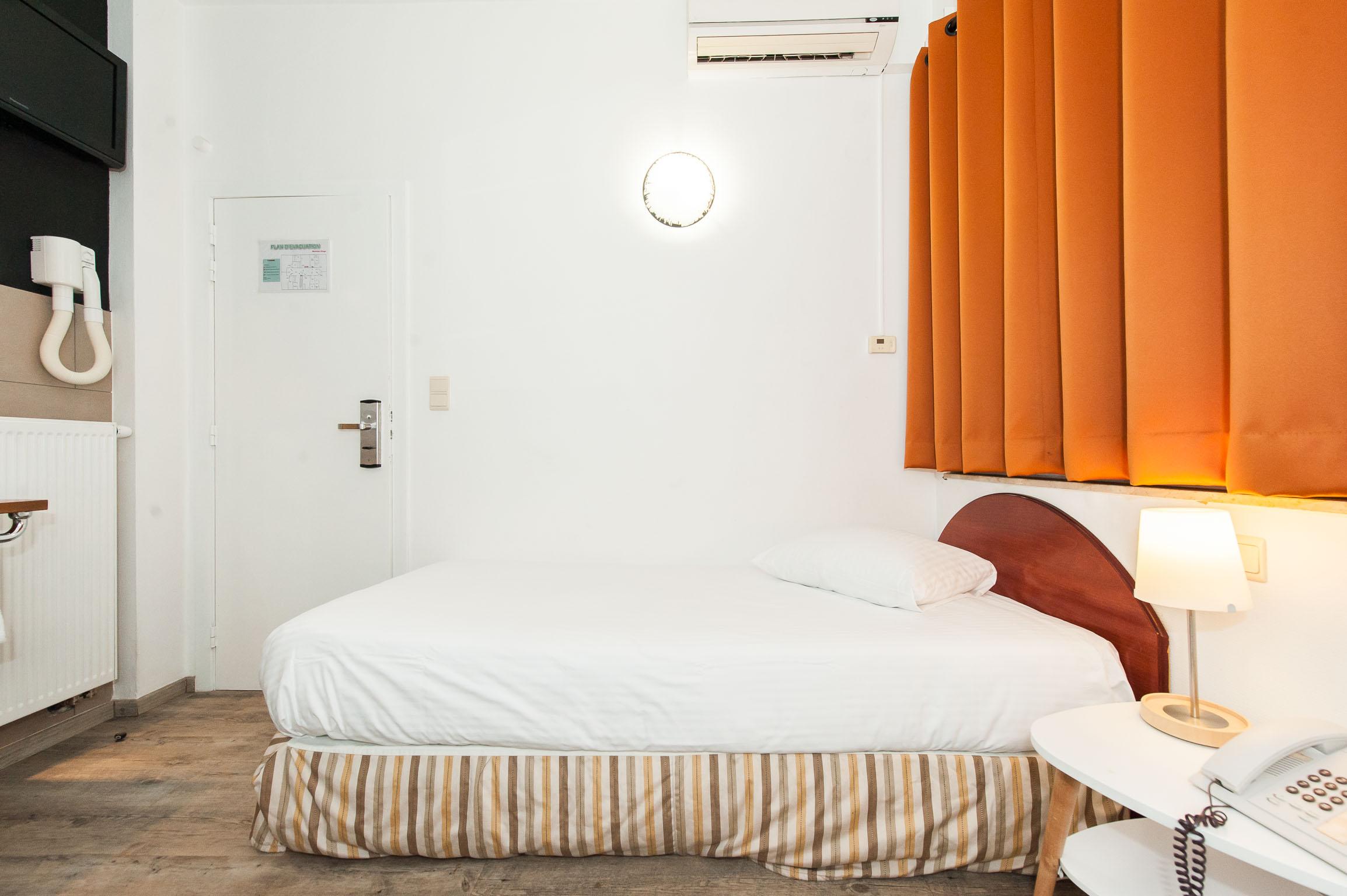 Hotel Midi-Zuid Saint-Gilles Екстериор снимка