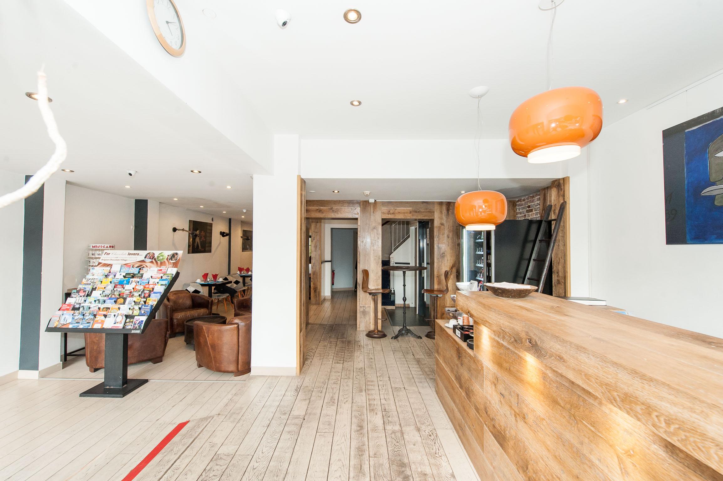 Hotel Midi-Zuid Saint-Gilles Екстериор снимка