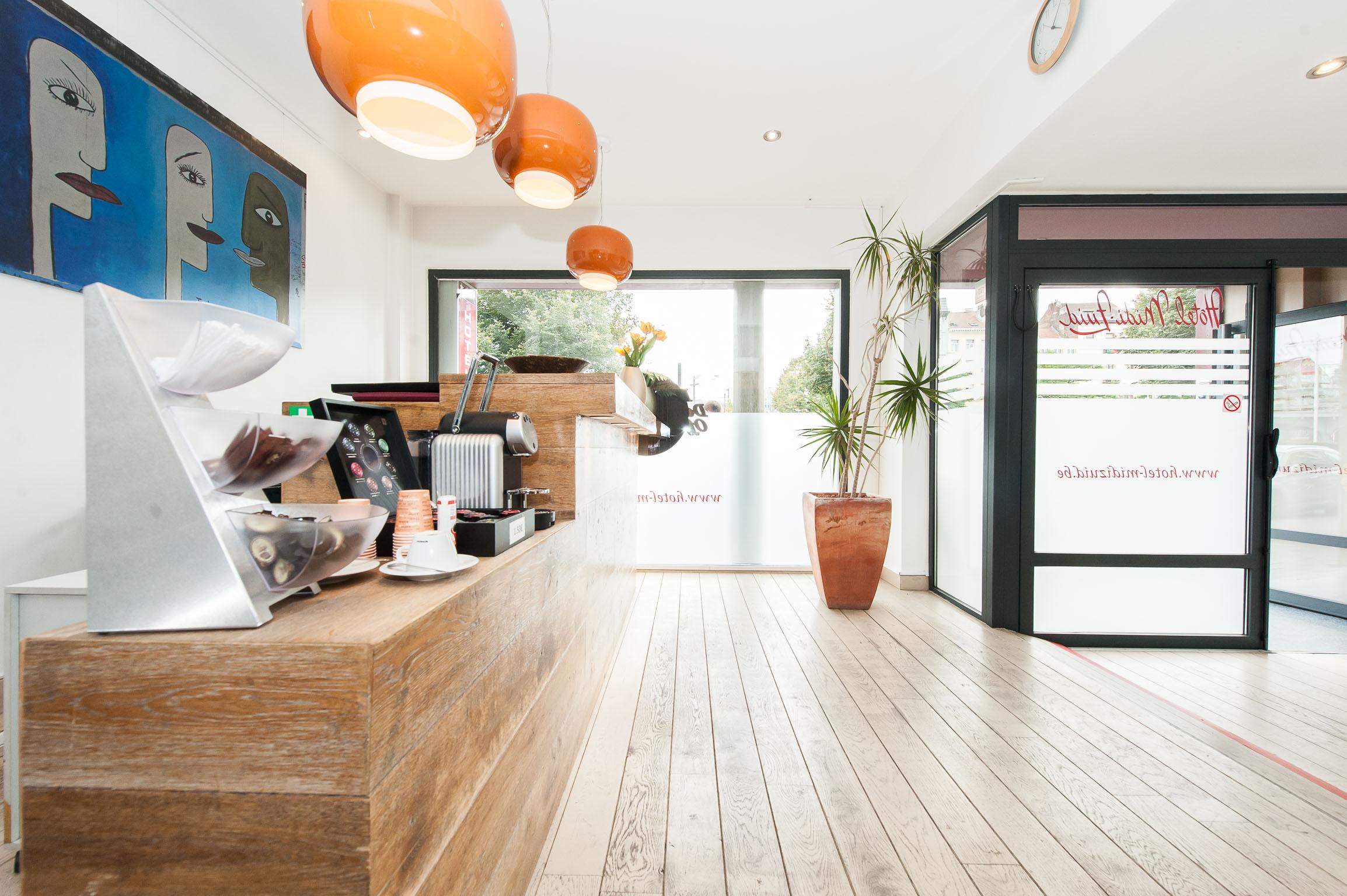 Hotel Midi-Zuid Saint-Gilles Екстериор снимка