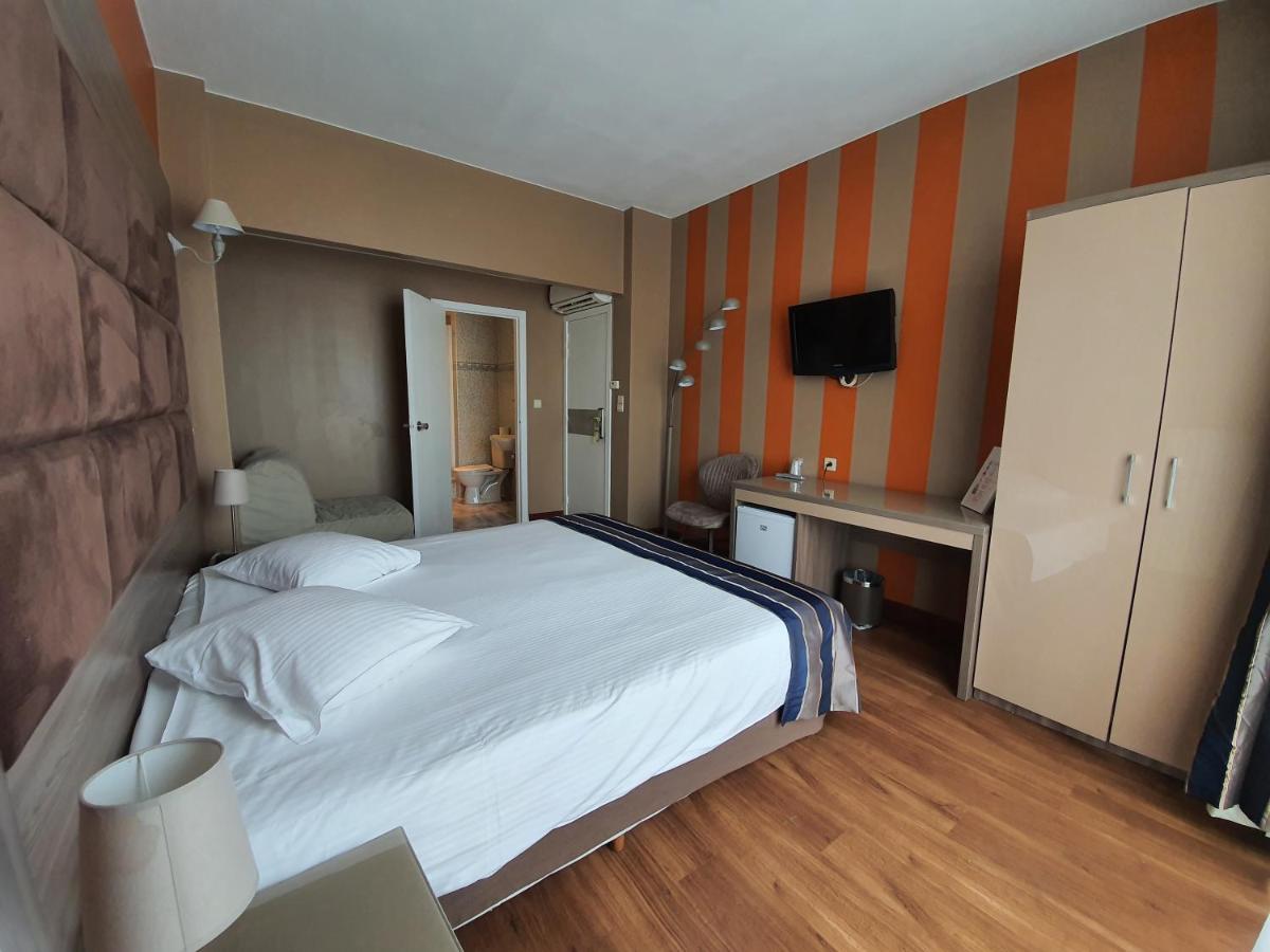 Hotel Midi-Zuid Saint-Gilles Екстериор снимка